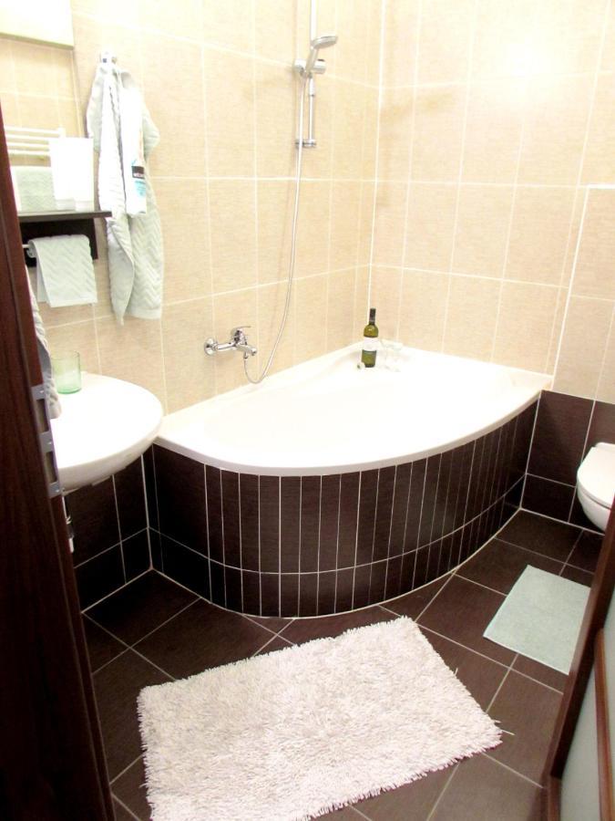 Wellness Apartments Florenc Praga Exterior foto